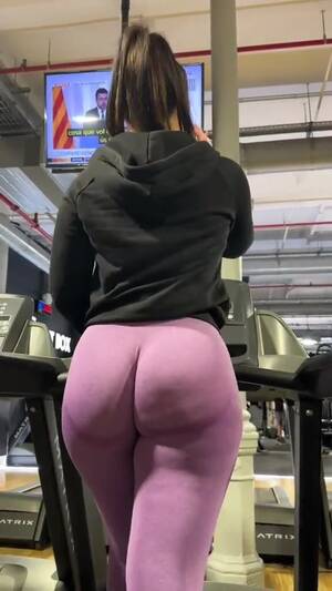 Cute Booty Porn - Nice booty walking on treadmill - ThisVid.com