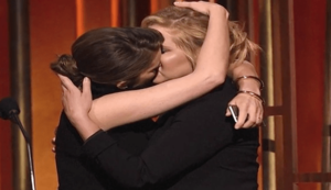 Amy Schumer Lesbian Kissing - Watch These Ridiculously Low-Rent 'Celebrity Gossip' Videos Describing Tina  Fey and Amy Schumer's 'Lesbian' Kiss At The Peabody Awards â€“ IndieWire