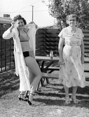 classic nudists - Granny doesn't approve. 1940's. : r/TheWayWeWere