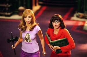 Linda Cardellini Lesbian Porn - Buffy star Sarah Michelle Gellar reveals 'steamy kiss' with Linda Cardellini  was cut from Scooby-Doo