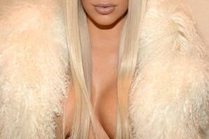 Chloe Moretz Sex Tape - 'You be you and let me be me' - Kim Kardashian writes essay on 'slut  shaming' after naked selfie controversy | Independent.ie