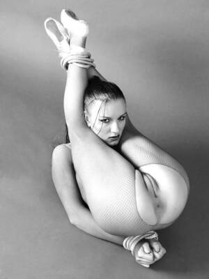 black flexible sluts - masterbrutalizer:Flexible sluts like her Porn Photo Pics