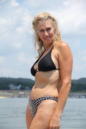 Curvy Mature Bikini - Amateur Mature Bikini Porn Pics & Naked Photos - PornPics.com