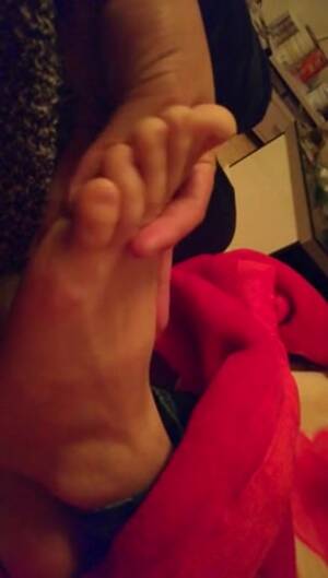 cum on sleeping feet - Cock on sleeping feet: my friend's rem feet 2 - ThisVid.com