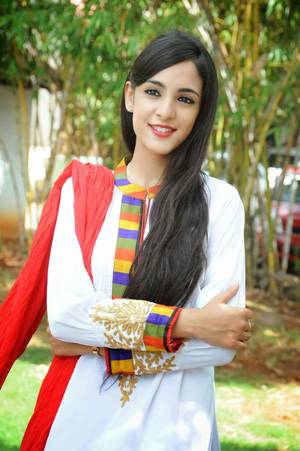 bollywood porn actress kanika - Kanika Kapoor Looks Absolutely Pretty At Telugu Film 'Tippu' Opening Event  In Hyderabad