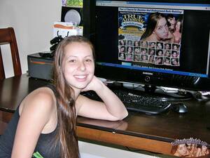 amateur monitor porn - Zoe Rae Nude At Home - True Amateur Models