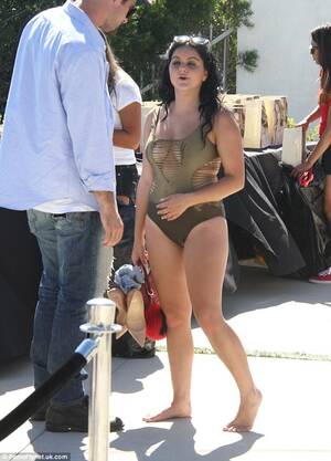 Ariel Winters - Ariel Winter flashes derriere AND cleavage in revealing summer wear...  before stripping down to just her swimsuit | Daily Mail Online