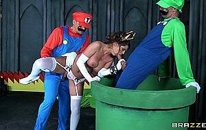 Brooklyn Chase Mario Porn - La tetona Brooklyn Chase follando con Mario bros HD porn - SEXTVX.COM