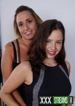 Mature Lesbian Fun - Conchita 47, Lorenza 18 - Hot babe having fun with a naughty mature lesbian  (2017/Mature.nl/FullHD)