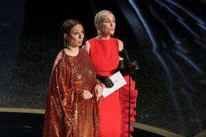 Maya Rudolph Porn - Oscars 2020: Maya Rudolph, Kristen Wiig flex their 'acting' skills - Los  Angeles Times