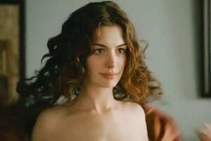Anne Hathaway Porn Fake Tits - How Gratuitous Is Anne Hathaway's Nudity in Love and Other Drugs? -  Slideshow - Vulture