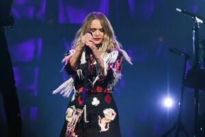 Miranda Lambert Sexiest Porn - Miranda Lambert Pushes 10 'Wildcard' Tour Dates to October