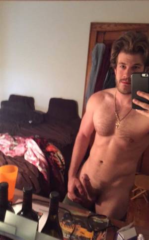 30 Year Old Gay Porn - Hairy French Gay Kev1nCam Shows His Nude Body