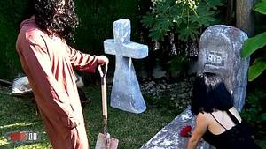 Grave Yard Hispanic Porn - graveyard' Search - XNXX.COM