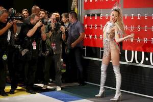 Miley Cyrus Naked - Inside the Making of 'Dead Petz,' Miley Cyrus's Surprise Album - The New  York Times