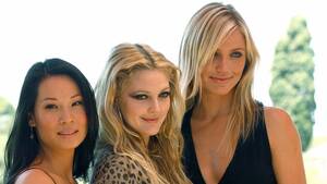 lucy liu - Lucy Liu Captured Nude Portraits Of Drew Barrymore On Set Of Charlie's  Angels