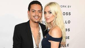 Ashlee Simpson Nude Porn - Ashlee Simpson Stuns, Piles on the PDA With Husband Evan Ross at Art Event  | Entertainment Tonight