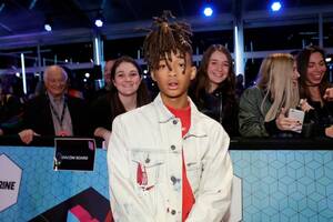 big long nipple lady gaga - Justin Bieber, Lady Gaga win big at MTV European Awards â€“ New York Daily  News