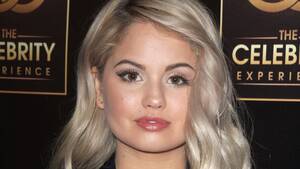 Debby Ryan Pussy Creampie - Debby Ryan Shows Off Slim Figure In Mirror Selfie - Sqandal