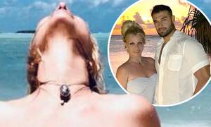 Brittany Bod Porn - Britney Spears says she's 'planning on having babies in Polynesia' as she  posts topless beach snaps | Daily Mail Online