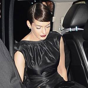 anne hathaway upskirt pussy shot - Anne Hathaway Talks Paparazzi Flash