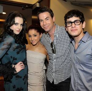 Elizabeth Gillies And Ariana Grande Porn - See Ariana Grande's 'Victorious' Reunion With Matt Bennett and Elizabeth  Gillies at Atlanta Concert