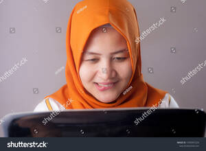 Asian Muslim - Portrait Asian Muslim Woman Naughty Passionate Foto de stock 1395997229 |  Shutterstock