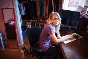 Ex Boyfriend Revenge Porn - Victims Push Laws to End Online Revenge Posts - The New York Times