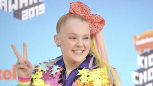 Jojo Siwa Fan Porn - JoJo Siwa is so happy but 'not ready' to label her sexuality - Los Angeles  Times