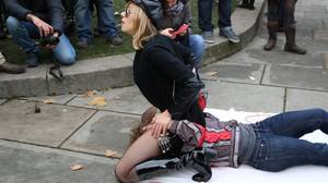 Girls Face Sitting Porn - Face-sitting protest