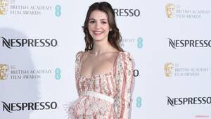 Hailee Steinfeld Lesbian Porn - Dickinson' Star Ella Hunt Comes Out As Queer