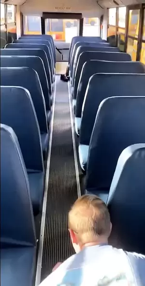 Conductor Fucks Student Porn - Conductor de autobÃºs y estudiante follan en autobÃºs | xHamster