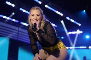 Iggy Azalea Pussy Porn - Iggy Azalea Wants Fans To Stop Trying To Finger Her