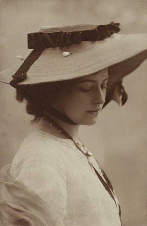 Martin Y Mae Ribbon Porn - Rita Martin (1875-1958), English born photographer. Margareta \