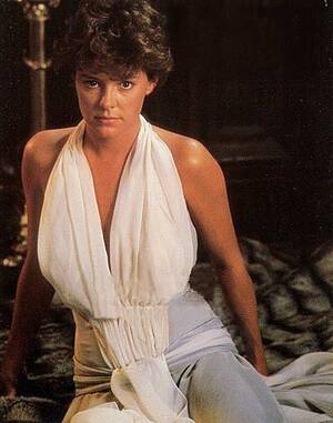 Amanda Bearse Sexy - Amanda Bearse as Amy in Fright Night....I so wanna be her!!! | Amanda bearse,  Best horror movies, Fright night