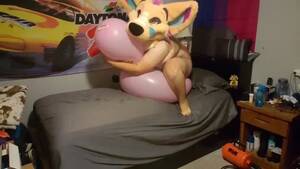 balloon hump - Humping a pink 32\