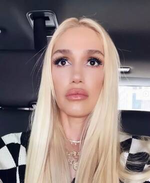 Gwen Stefani Hairy Pussy - Age-defying Gwen Stefani, 52, is wrinkle free in new stunning selfies -  Mirror Online