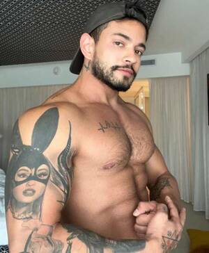 Ariana Grande Porn Gay - Fotos, videos y datos poco conocidos del actor Alejo Ospina - Homosensual