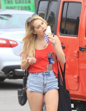 Kelli Berglund Sexy Porn Dance - Kelli Berglund (21)