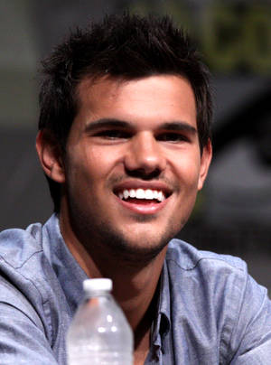 Asian White Gay Karate Porn - Taylor Lautner Comic-Con 2012.jpg