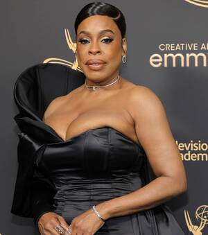 Beautiful Black Lesbians - 25 famous black lesb*an celebrities and who they are dating - Tuko.co.ke