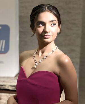 bollywood actress anushka xxx pics - Anushka Sen radiates glamour in fuchsia pink gown in latest photo-shoot :  Bollywood News - Bollywood Hungama