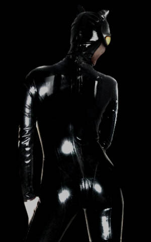 Anne Hathaway Latex Porn - Is this how CATWOMAN is released?