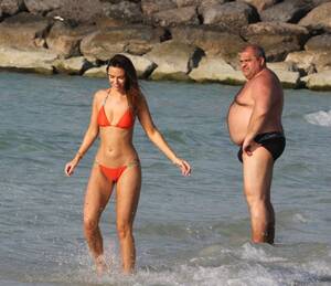 cute nude beach - Cute Girl on Beach with Husky Man Behind : r/photoshopbattles