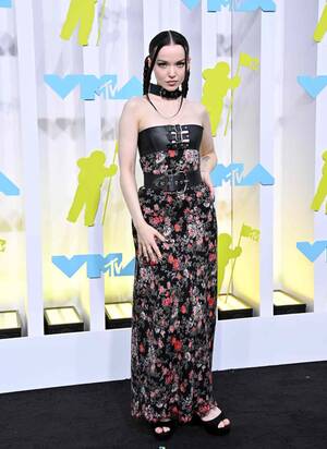 Dove Cameron Porn Bondage - Dove Cameron Talks About Her Style and Outfits From the VMAs 2022