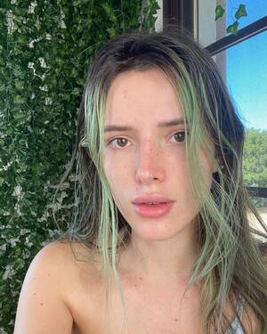 Close Up Bella Thorne Porn - Bella Thorne No Makeup Photos: Selfies of the Actress' Bare Skin | Life &  Style