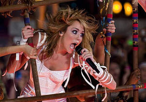 2010 Miley Cyrus Porn - Reuters Distributes Racy Miley Cyrus Photo - CBS News