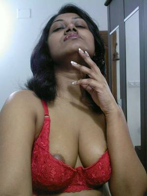 indian big black boobs - indian aunty nipple slip