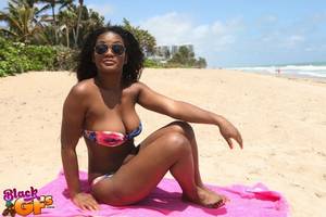 girls fucking on beach - Black gf at the beach in her bikini taken home for a fuck Porn Pics,