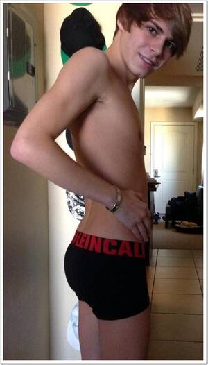 Kyle Ross Gay Porn Suits - Kyle Ross Caught in the Hallway - Boybriefs.com